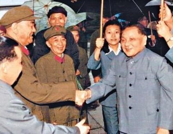 1987年，谁接任广州军区司令？*小平邓**亲点*万年张**，他能打仗会带兵