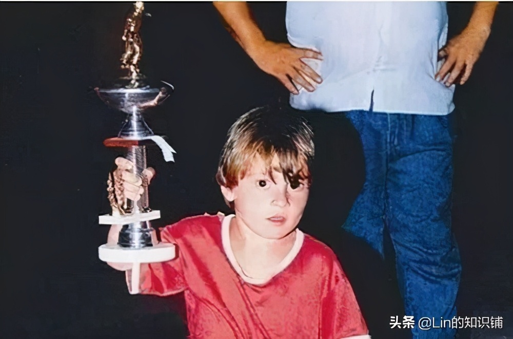 梅西幼年经历励志故事,梅西简介和成长历程视频