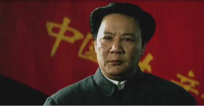 因与毛*东泽**主席太像，他被*剑英叶**红笔圈定，李讷见到他止不住流泪