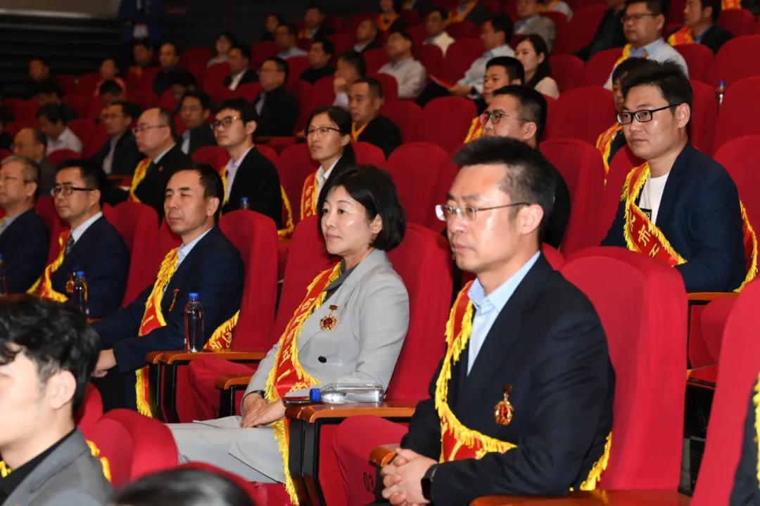 虞爱华访谈,虞爱华无私的工作态度