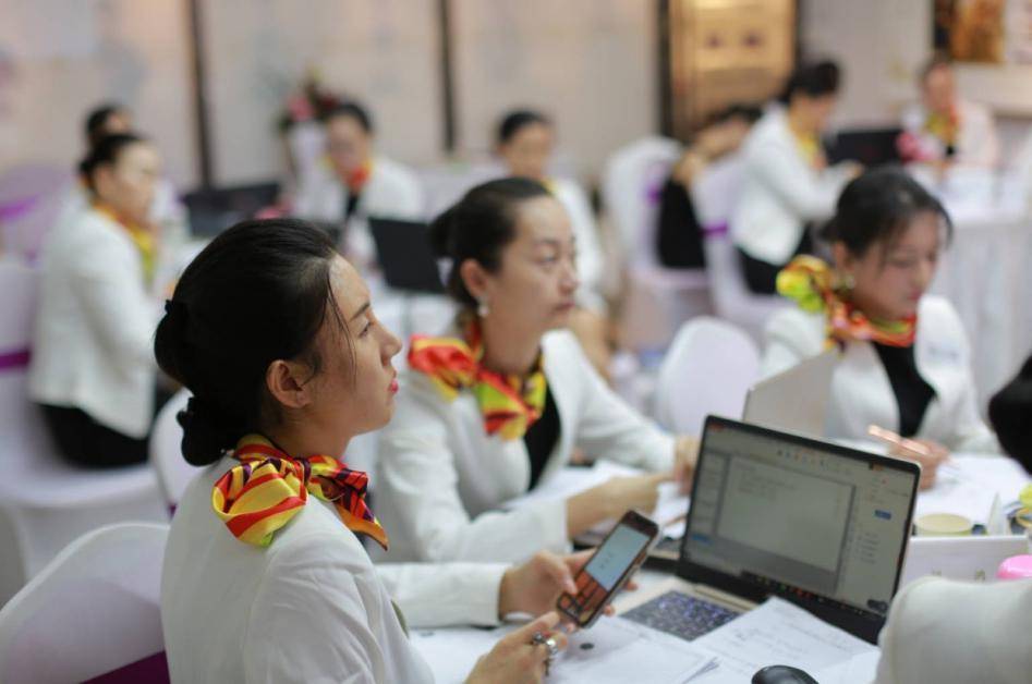 瑜伽老师赚钱方法,零基础转型瑜伽老师的副业赚钱课