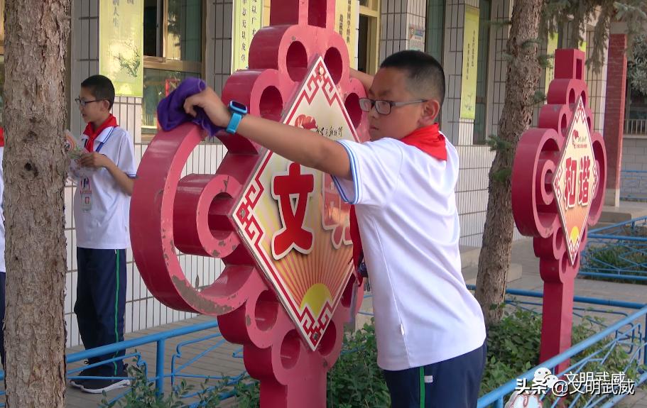 石培昊和民勤的小学生,孝心少年石培昊的事迹