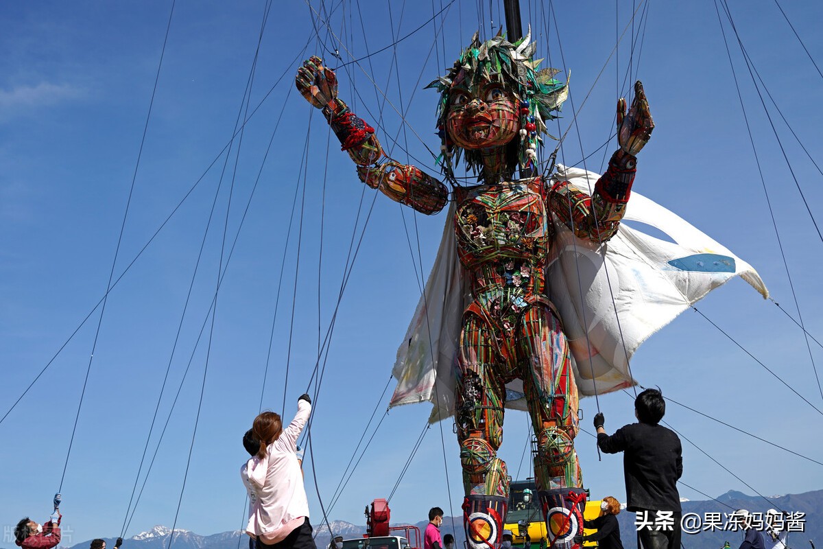 被人偶娃娃吓到,东京奥运会巨型人偶原型