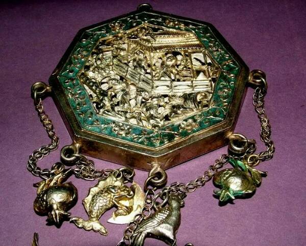 长命锁护身符对宝宝有什么好处,银手镯护身符长命锁红绳的意义