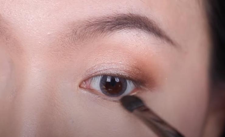 儿童粉色眼影的画法步骤大全,眼影化妆步骤的先后顺序图