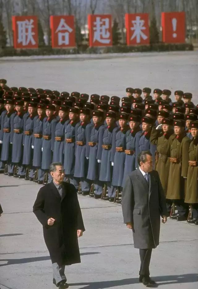 致敬最可爱的人一幅画,致敬最可爱的人卡通图片