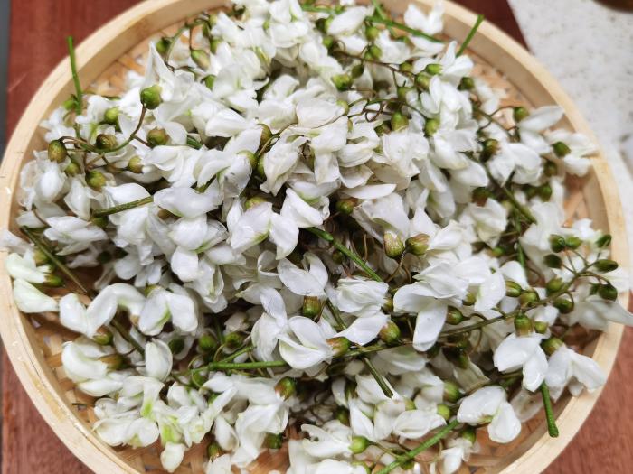 槐花除了蒸吃还可以咋吃,槐花怎样蒸着吃最有营养价值