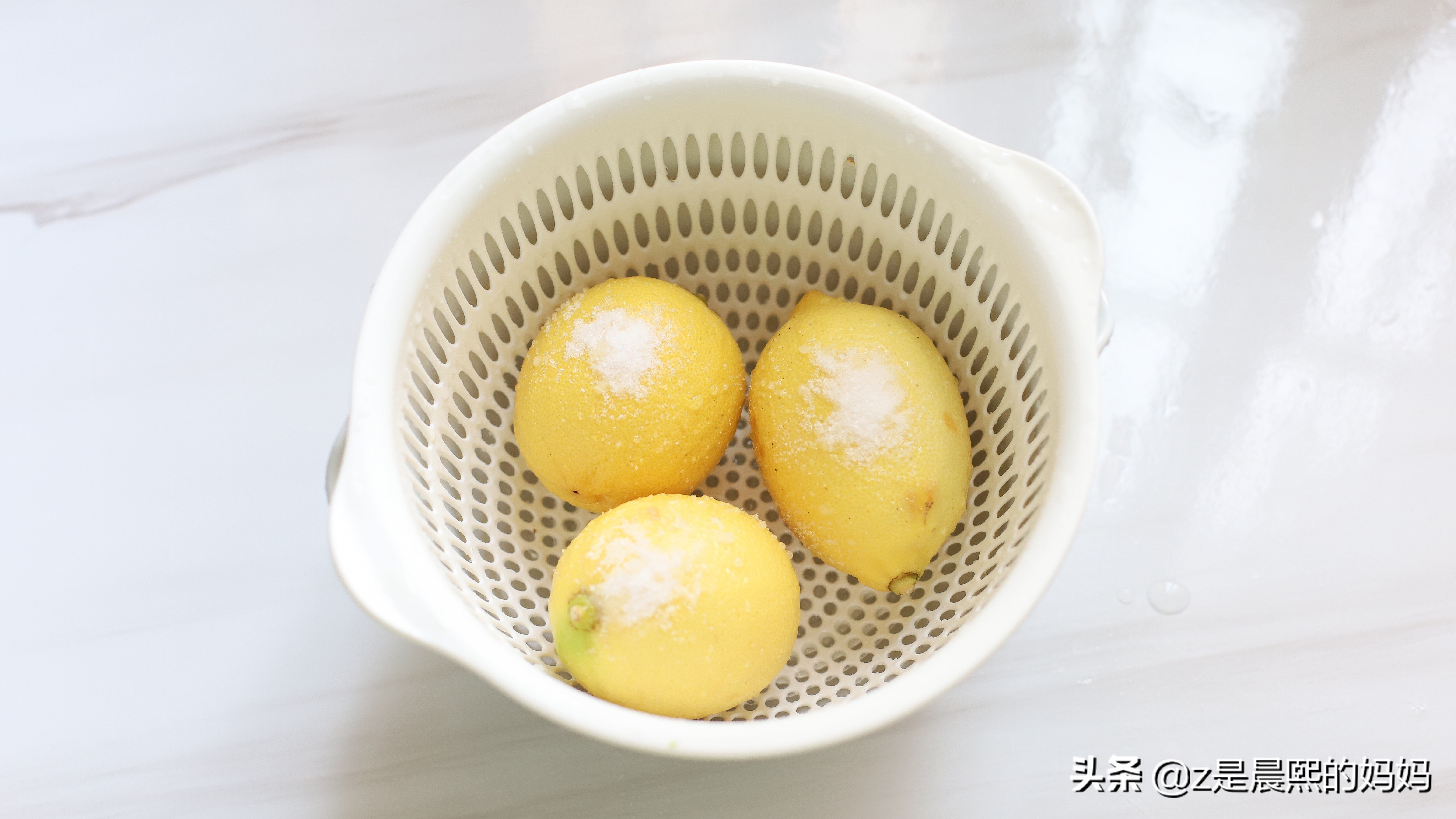 vc柠檬百香果,用柠檬和百香果怎么做果汁美白