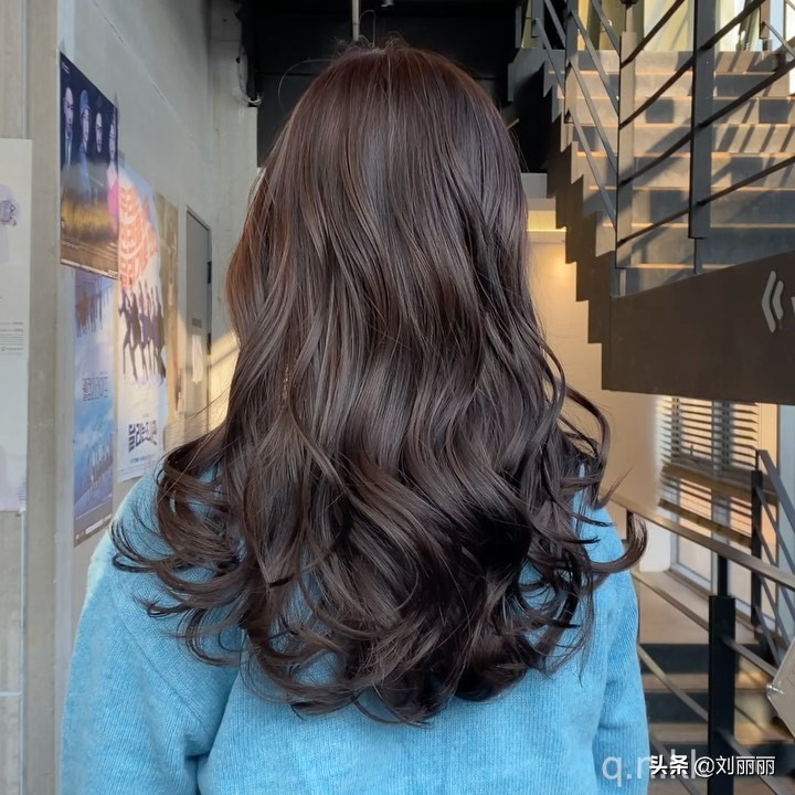 今年最流行羊毛卷中短发卷发,短发卷发推荐发量少羊毛卷