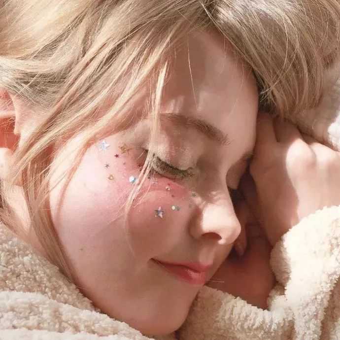 唯美头像欧美女生意境时尚,意境欧美唯美女生头像