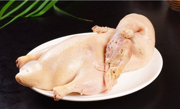 街边18元一只烤鸭到底能不能吃,一只活鸭卖70元为何烤鸭卖18元