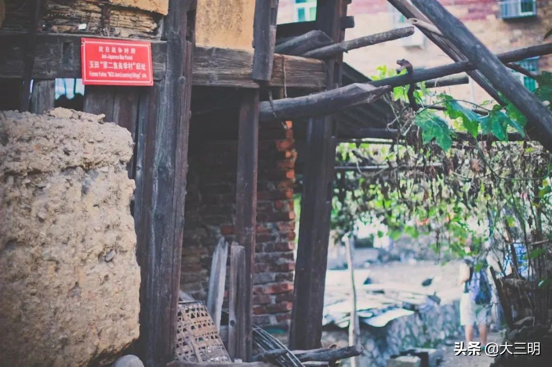 重温红色经典传承革命精神演讲,走进红色课堂传承红色基因广播稿