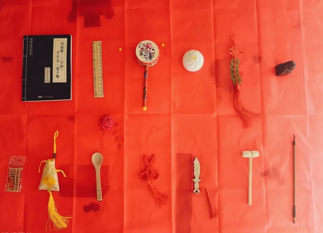 周岁抓周礼仪式流程,抓周礼是哪里的风俗