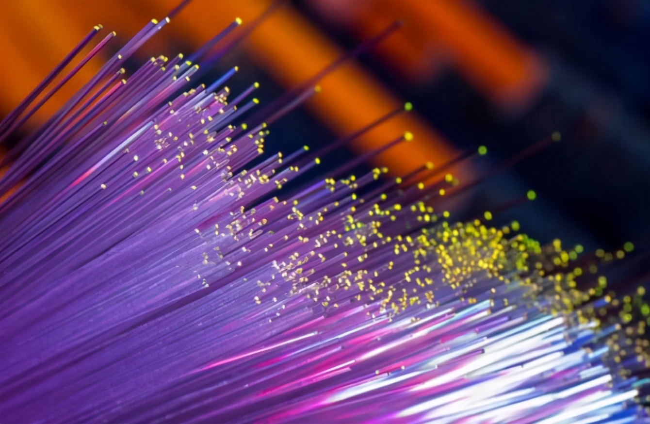 光子为什么能有光速,光子与光速是什么关系