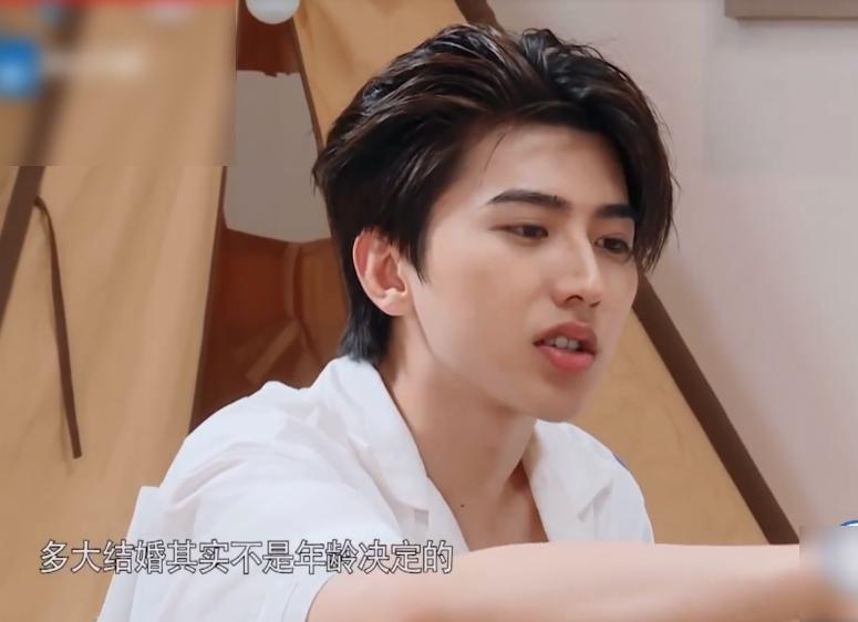 蔡徐坤和沙溢回应父子关系,沙溢问蔡徐坤真心话