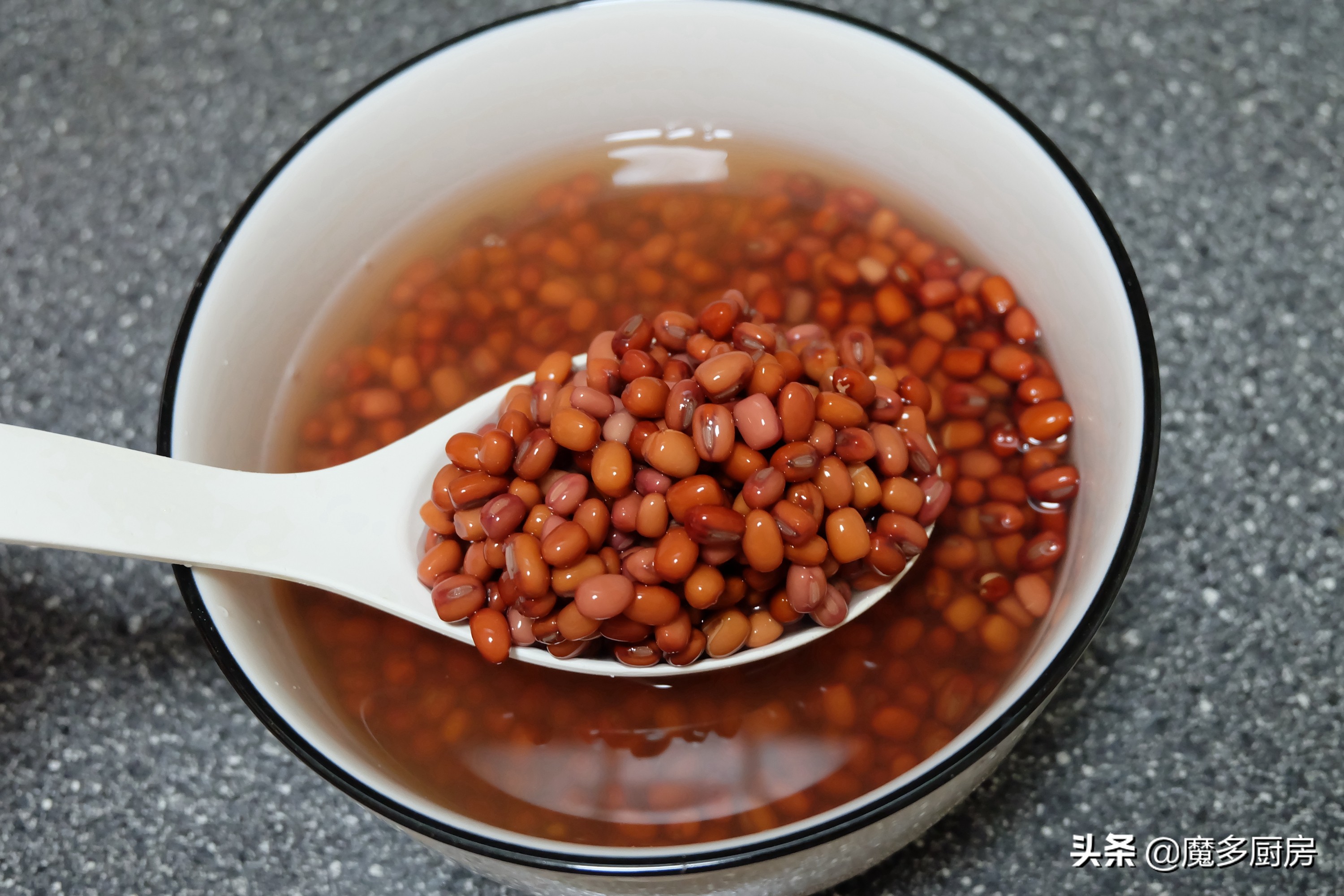 自己蒸的粘豆包香甜软糯真好吃,粘豆包怎么蒸才好吃呢教程