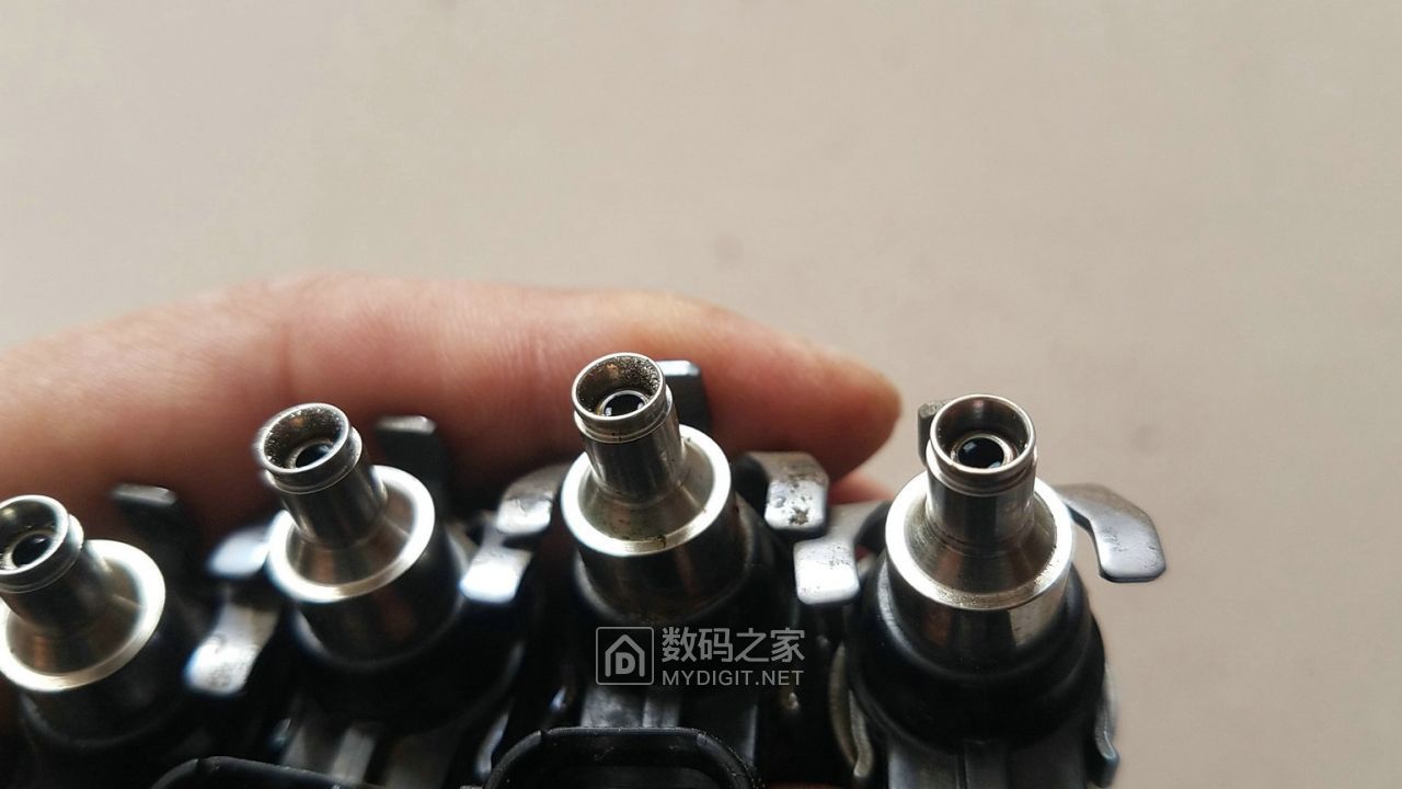 马自达阿特兹4s店喷油嘴清洗视频,马自达阿特兹清洗积碳全过程视频