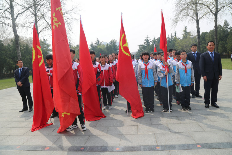 祭奠缅怀英烈，传承红色基因——益民中学策划学生到华东革命烈士陵园进行祭奠扫墓活动