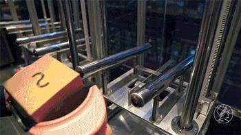 「M.产品」垂直式传送带，让食物从“天上掉下来”