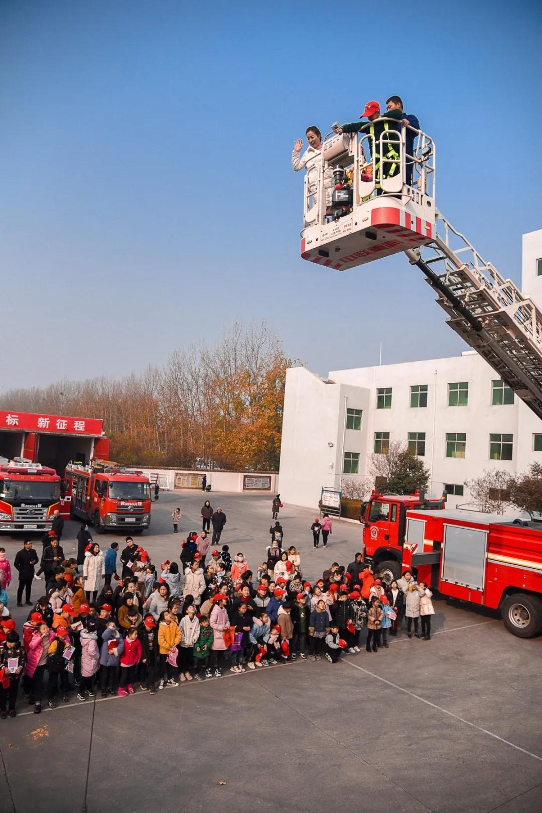 邻家才女初长成，环南一小关逸戈！羡煞个人哩