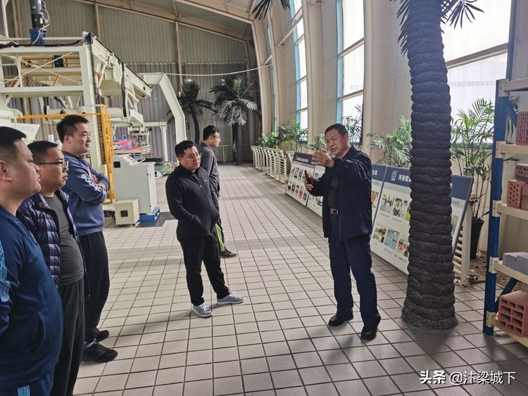 “五个重大”实践锻炼先锋足球队与欧帕集团足球队开展足球友谊赛