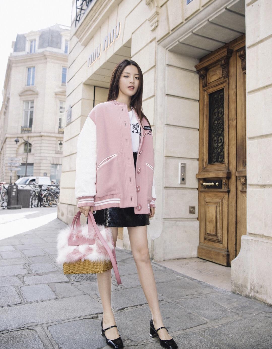 杨超越几千块衣服呈现200块风采？小花齐穿miumiu差别竟然这么大