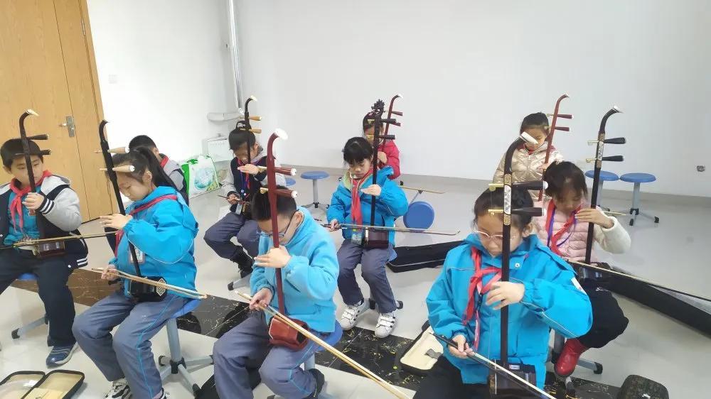 小学有特点的社团活动课,胶州市第六实验小学运动会