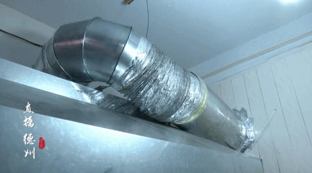 德州一饭店烟囱装在“围城”里，坑苦楼上邻居