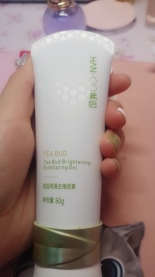 皮肤油腻毛孔粗大用什么护肤品,皮肤松弛用什么护肤品提拉紧致