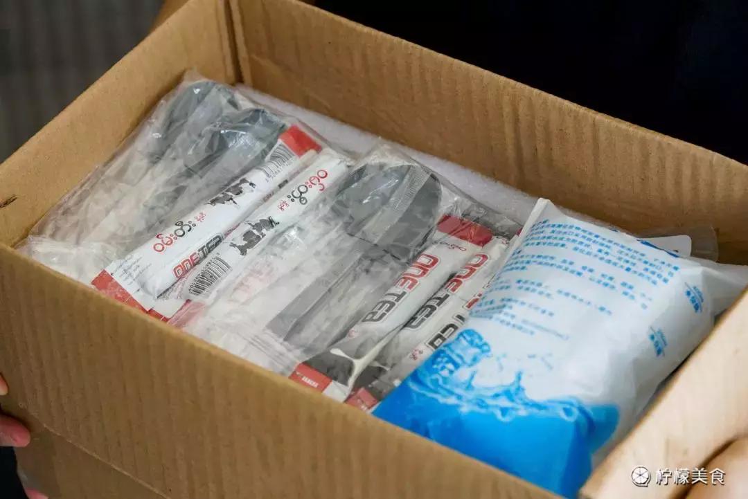 74岁的他，把一半的人生交给了这碗「黑暗甜品」