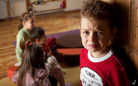 这个年龄就把孩子送幼儿园，长大容易自卑