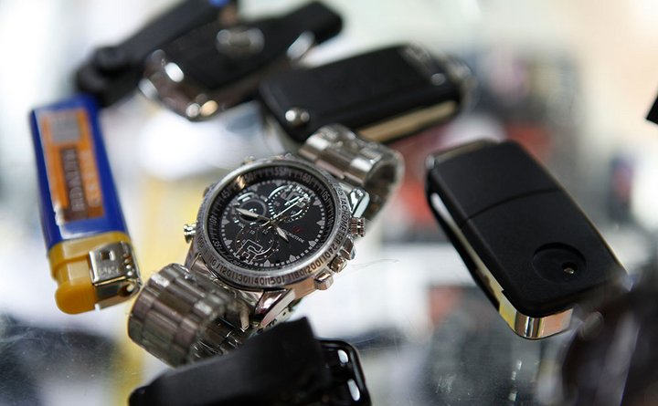 作弊耳机米粒大小没什么稀奇的，这都是作弊界的常规操作了