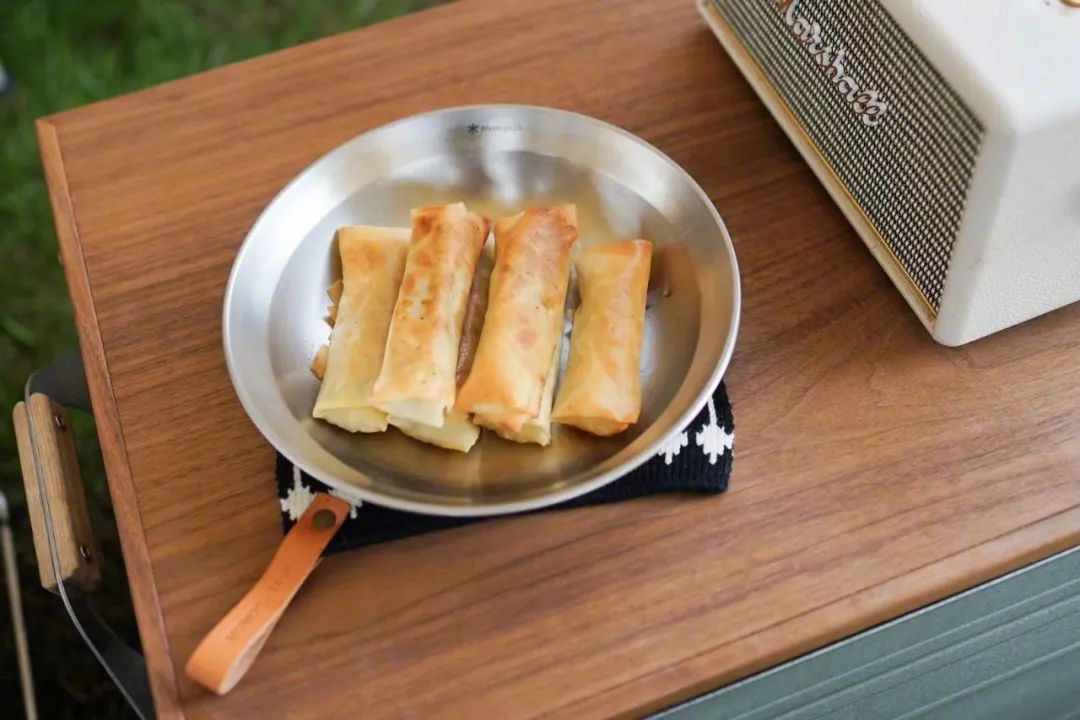 露营这阵风刮得太猛了，组团睡野地到底爽在哪里？