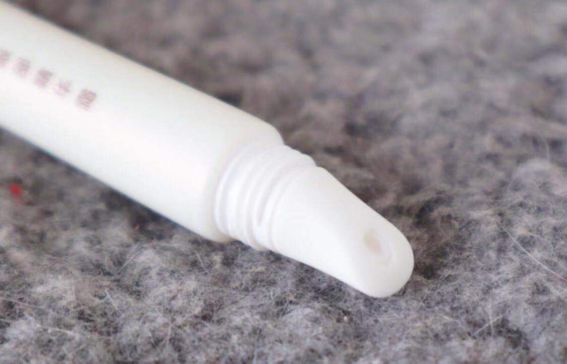 有句话说得好：美不美看脸，老不老看眼