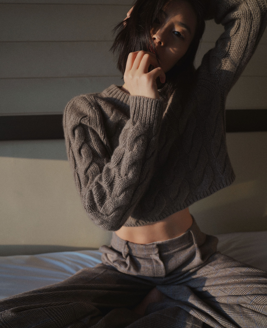 刘雯冬季羊羔毛皮衣街拍穿搭,羊绒秋冬穿搭