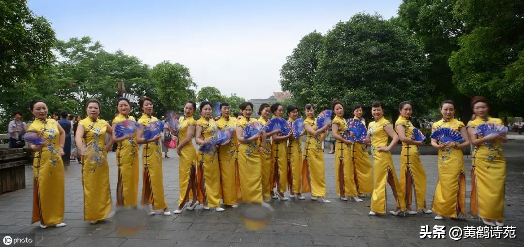 上联：百年存贮美，下联？「黄鹤诗苑」“旗袍”九青律诗同题48首