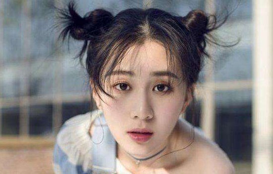 短发怎么扎头发好看简单气质,短发扎两个小辫子怎么扎好看图片