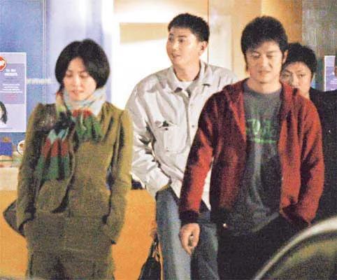 王菲经典广告照片,发几张王菲在90年代初做的广告