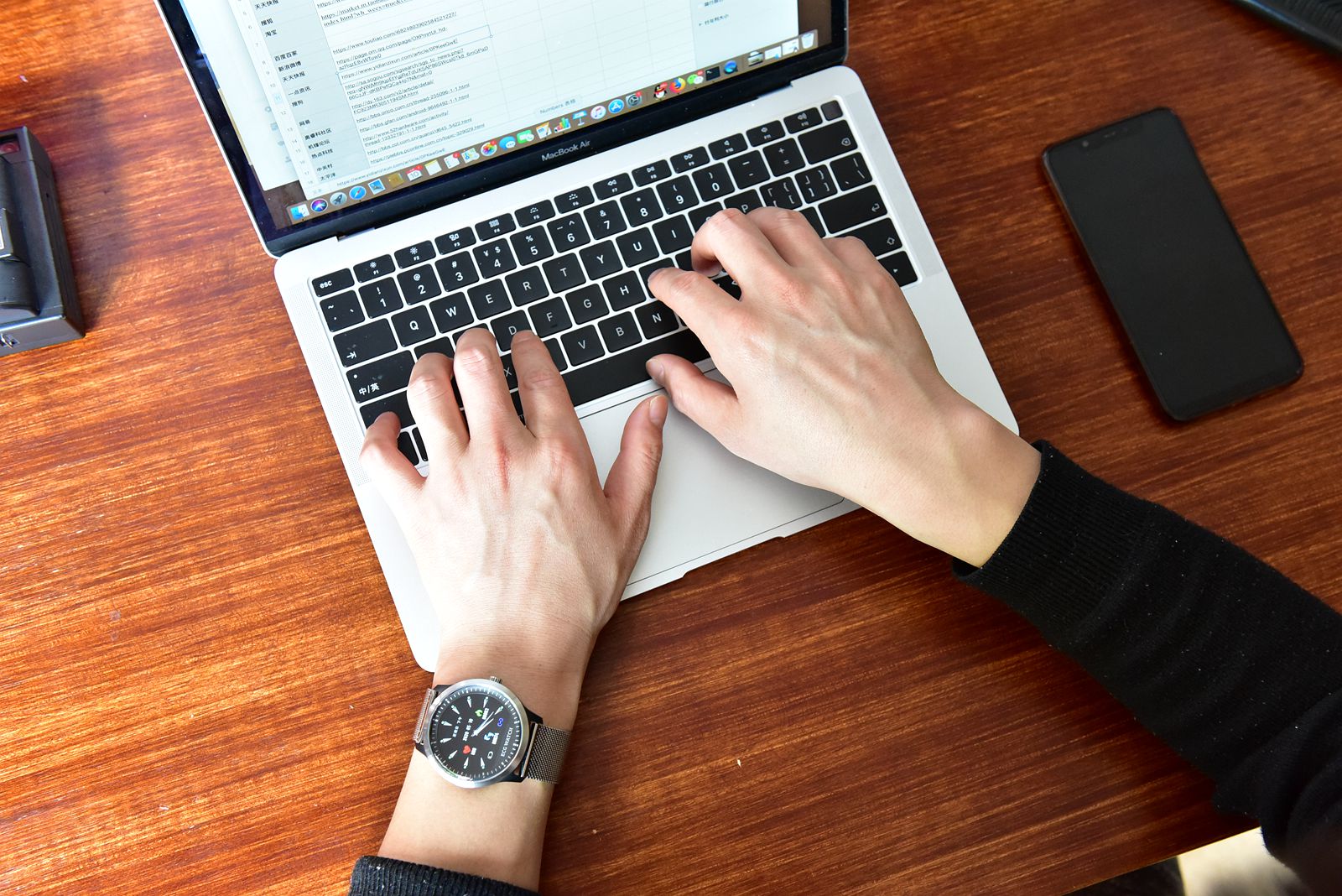 带定位功能的最新款智能手表,功能多续航好的智能手表