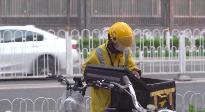 白天跑滴滴晚上做代驾还债80万,两夫妻白天跑腿晚上代驾还清100万