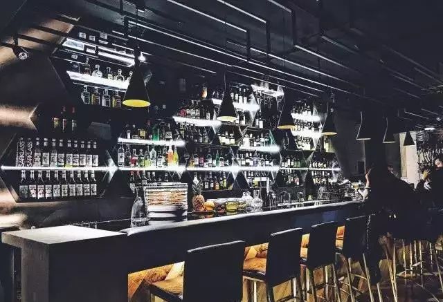 武汉适合一个人去的小酒馆,武汉不贵小资的酒馆