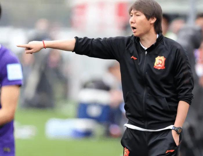 国足输球谁来负责,国足输球后笑着离场