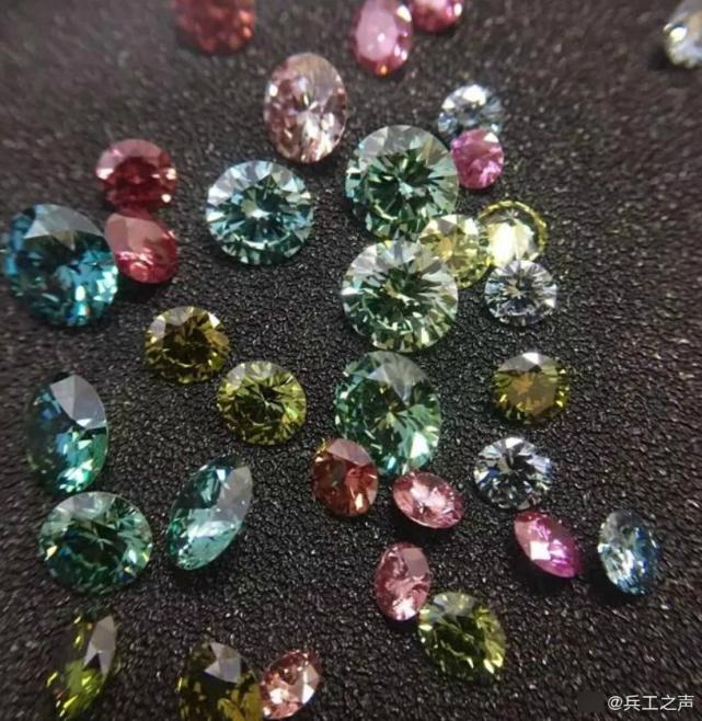 中国兵工企业携多款人造钻石亮相中国国际珠宝展