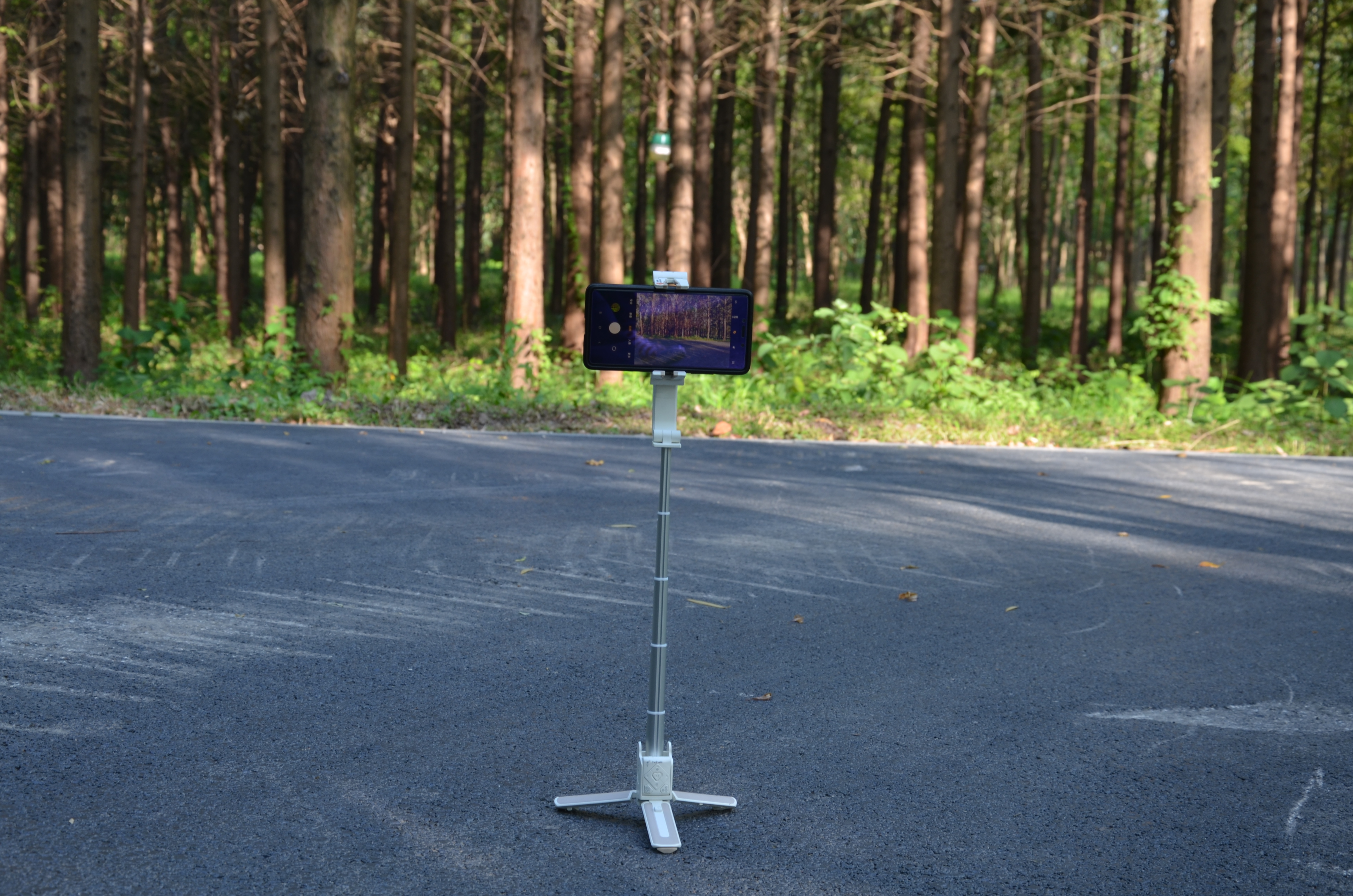 是自拍杆、三脚架，遥控卡菲、也是稳定器——浩瀚小Q智能稳拍杆