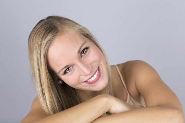 可以修饰发际线解决秃头的问题,怎么样弄发际线不显秃头