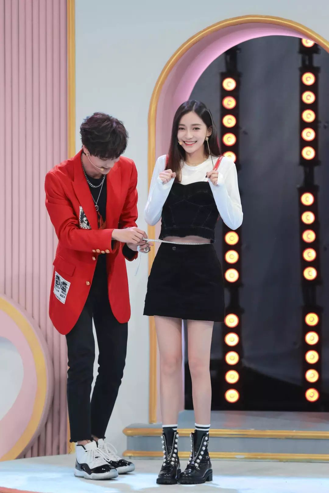 杨颖跟范丞丞同框的照片,杨颖和范丞丞摆pose