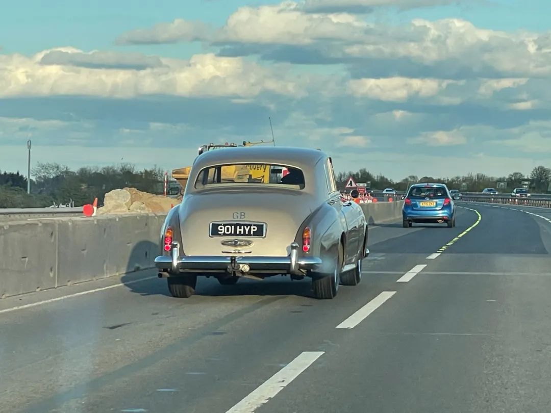 在英国开车自驾游,英国自驾游20000够吗