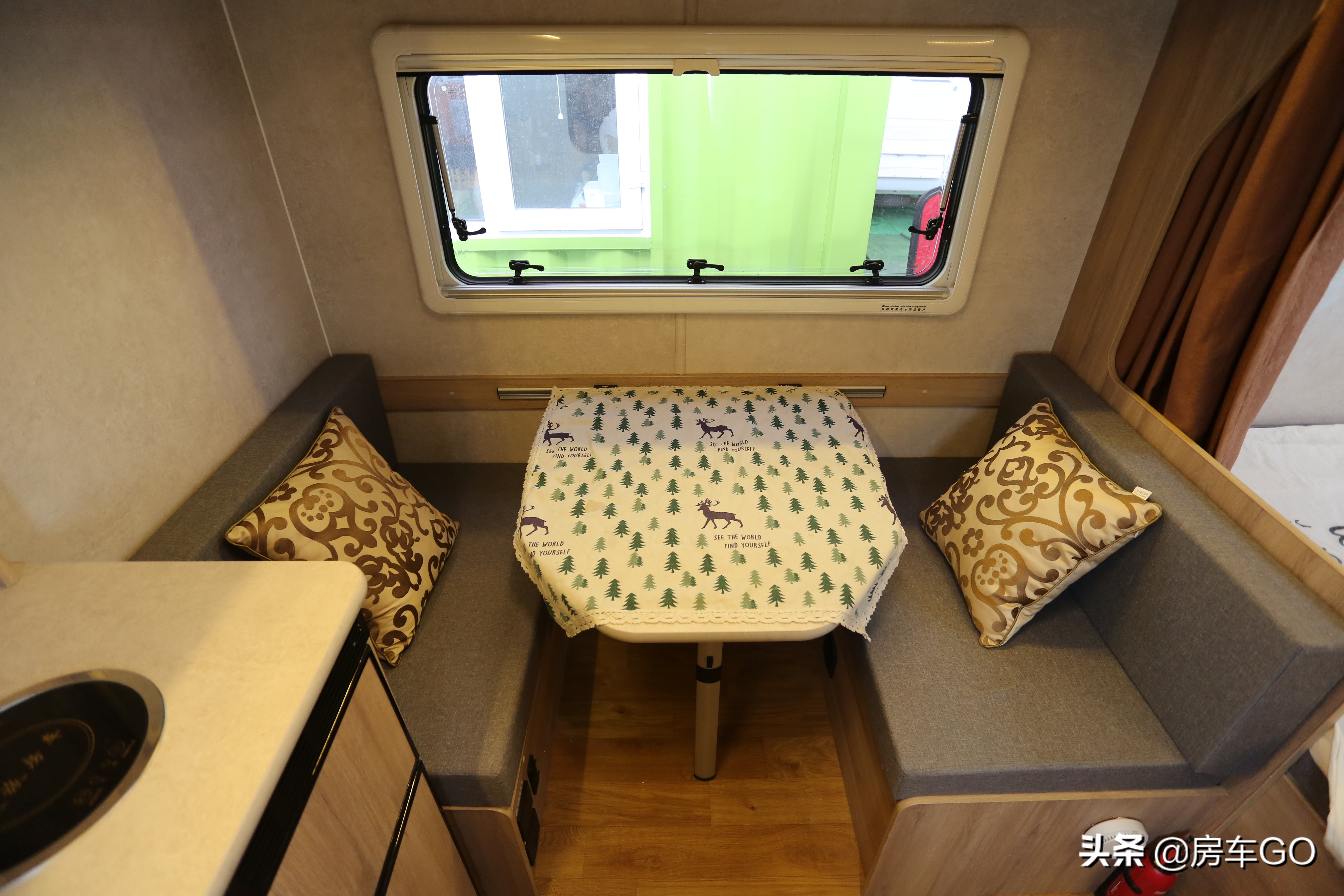 可以上蓝牌的拖挂房车,能住三人小型拖挂房车