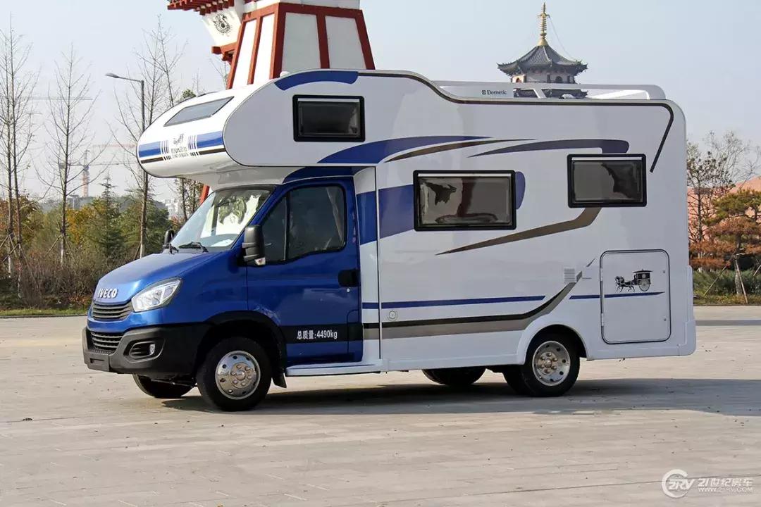 奔驰阿瑞斯4x4房车自动挡,巨威房车阿瑞斯5600