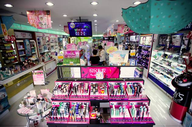 屈臣氏怎么吸引顾客进店,还在等客户上门吗